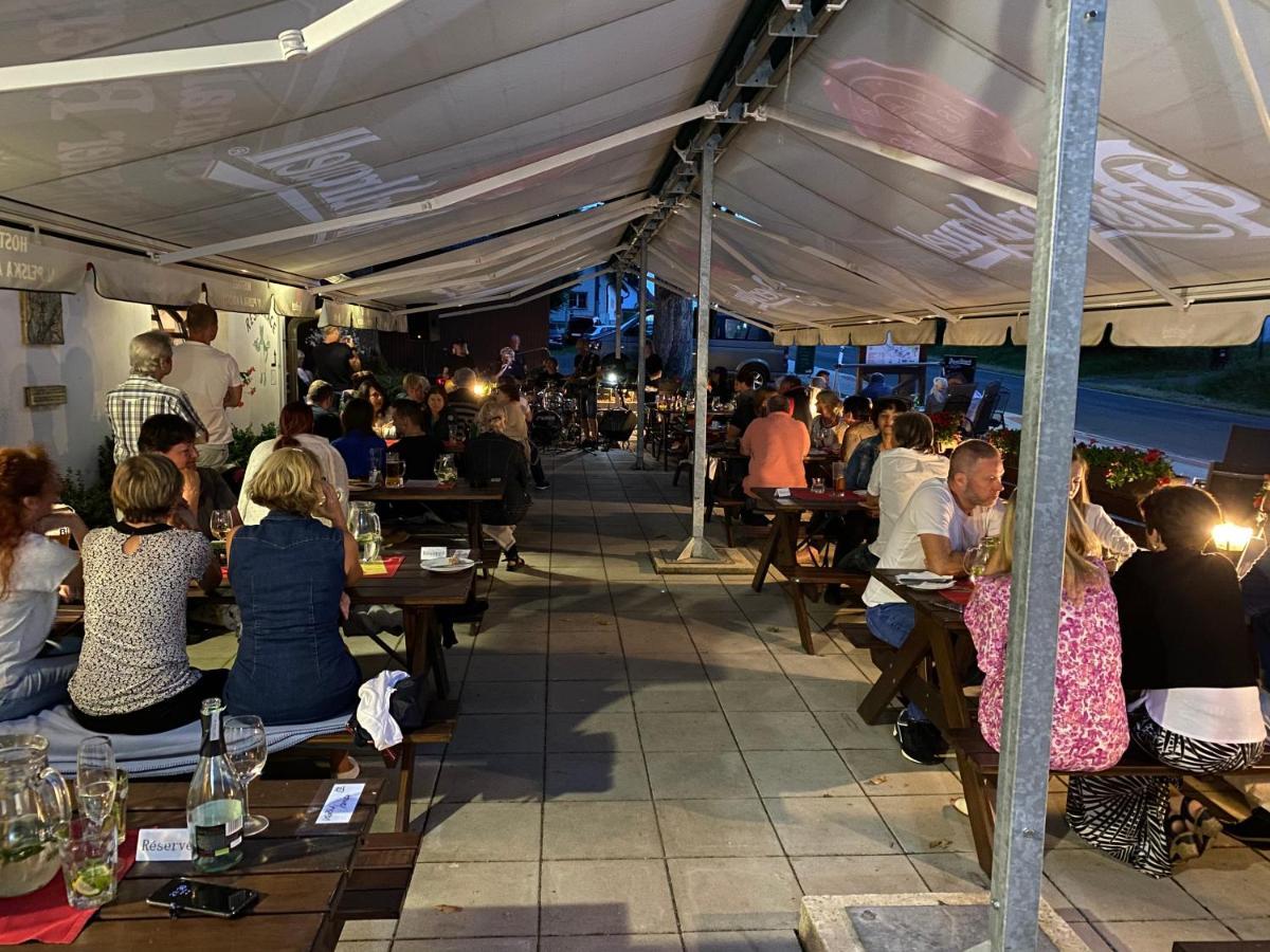 Hostinec U Pejska A Kocicky 마리안스케 라즈네 외부 사진